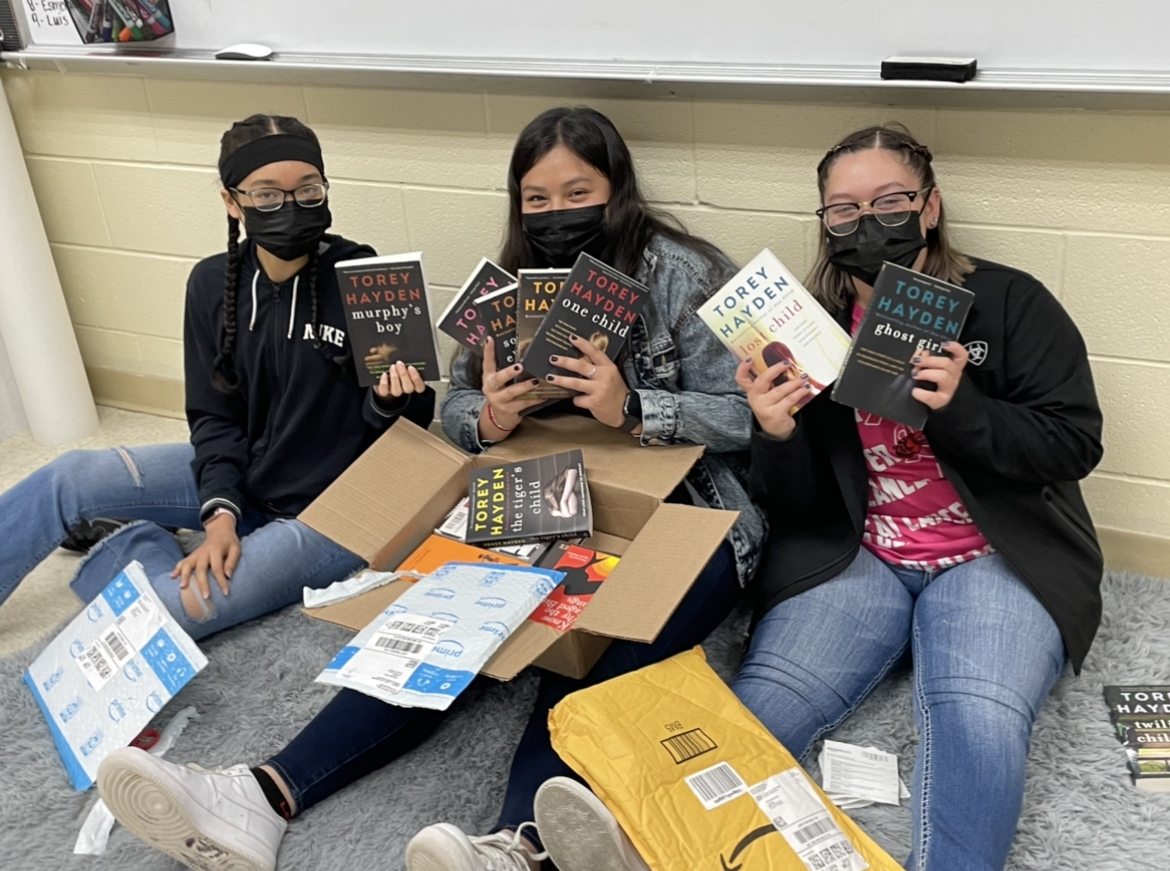 Students unbox new books